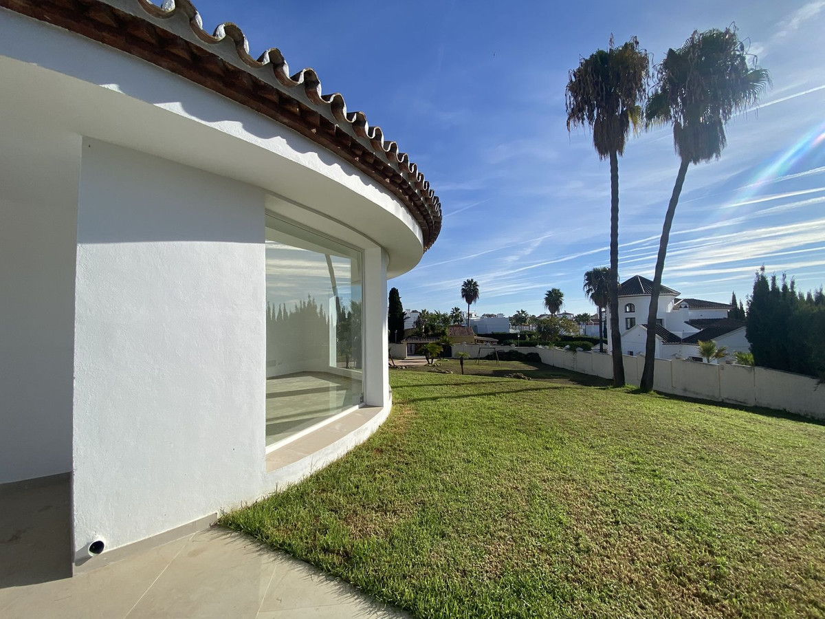 Se vende Villa - Chalet de 4 dormitorios en Costa Del Sol, Málaga, España