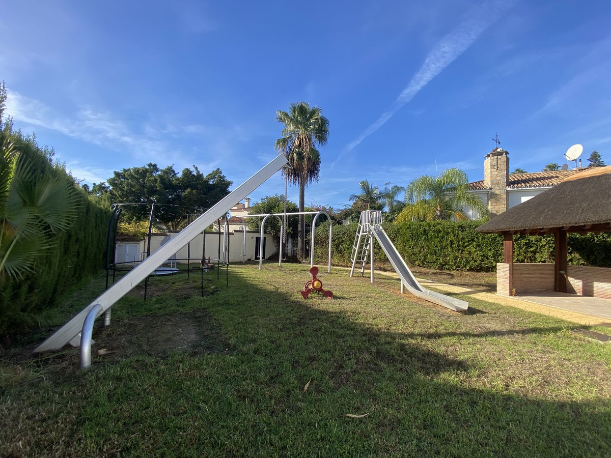 Se vende Villa - Chalet de 4 dormitorios en Costa Del Sol, Málaga, España
