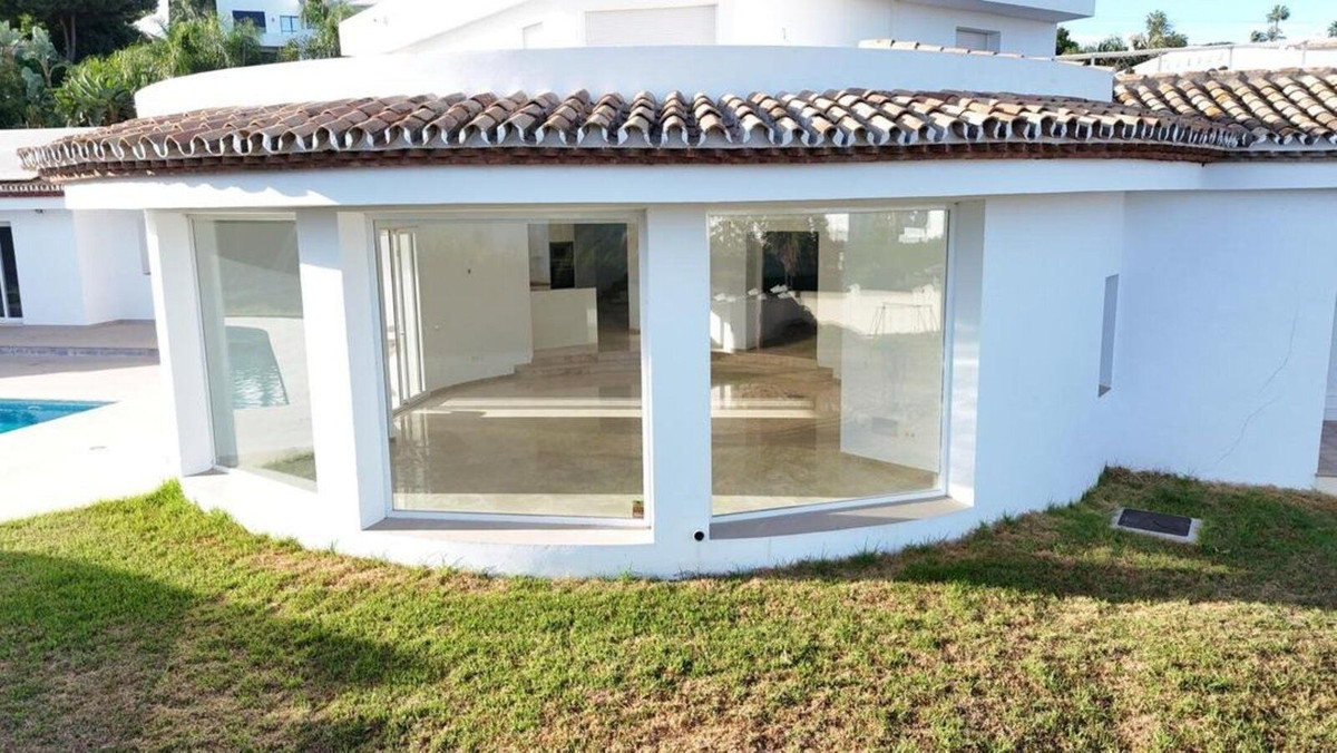 Se vende Villa - Chalet de 4 dormitorios en Costa Del Sol, Málaga, España
