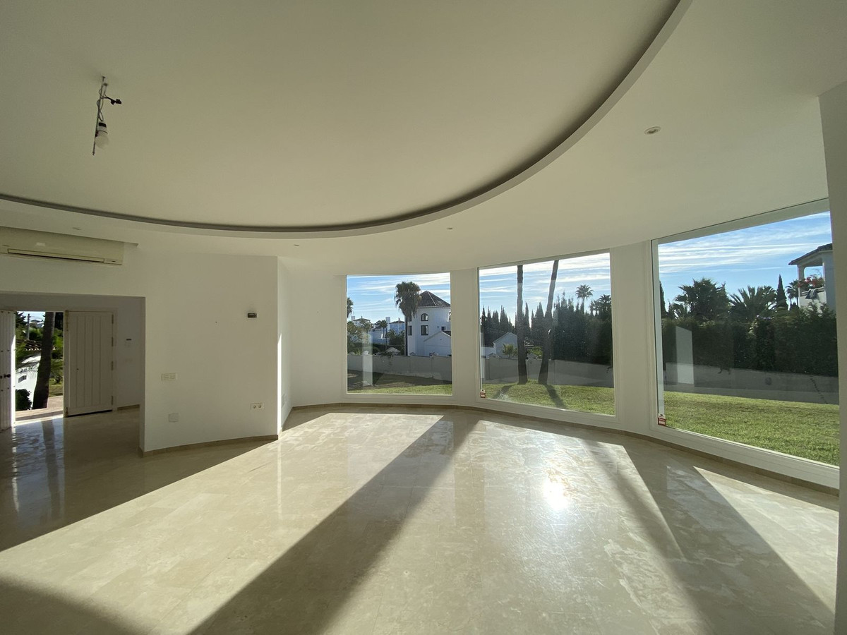 Se vende Villa - Chalet de 4 dormitorios en Costa Del Sol, Málaga, España