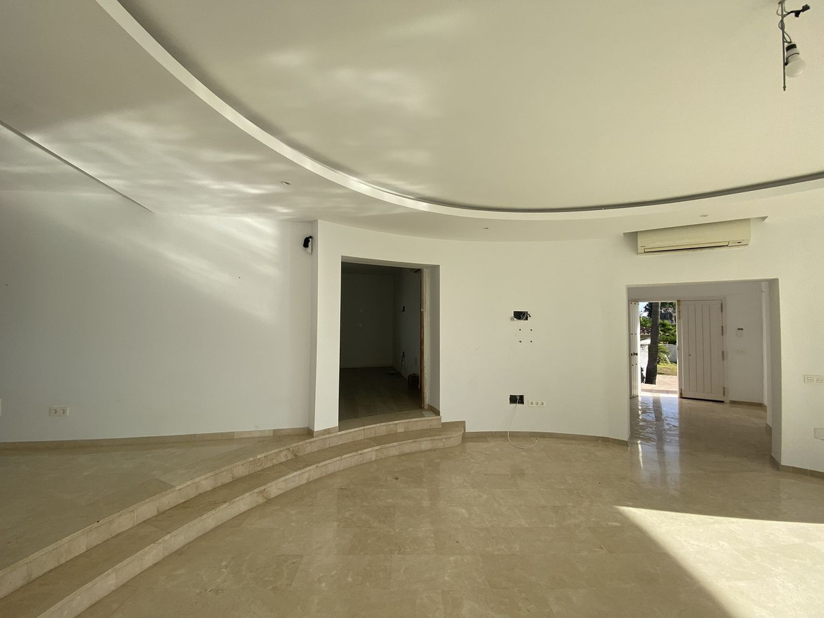 Se vende Villa - Chalet de 4 dormitorios en Costa Del Sol, Málaga, España