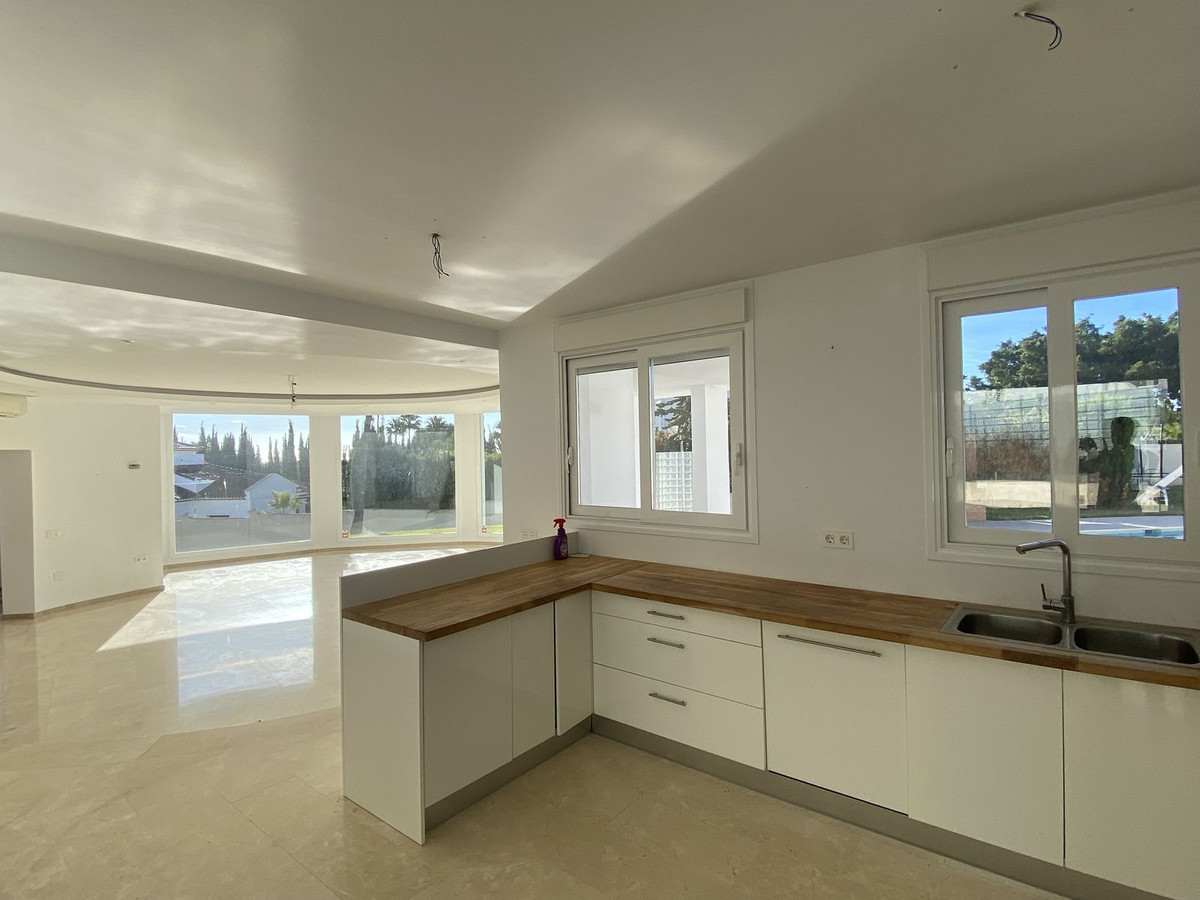 Se vende Villa - Chalet de 4 dormitorios en Costa Del Sol, Málaga, España