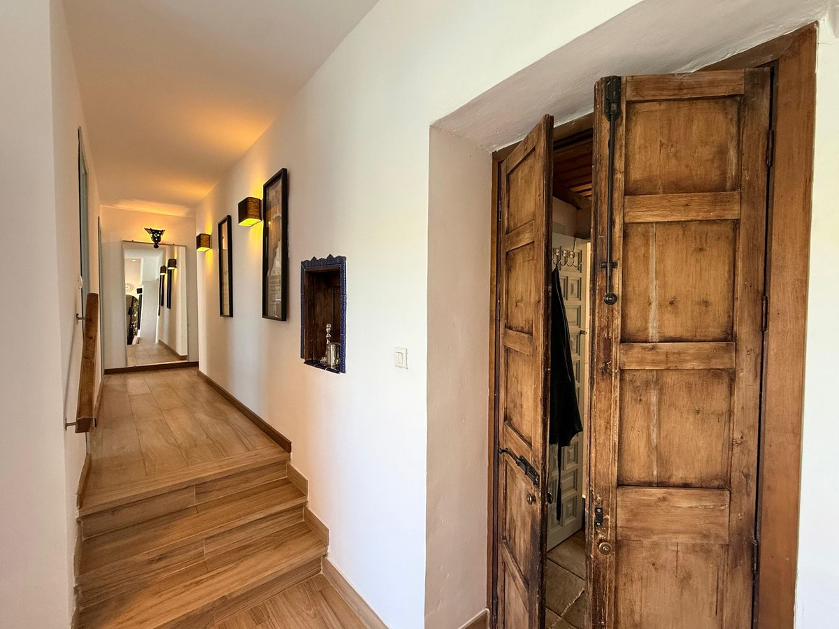 5 Bed Townhouse for sale in Coín Costa Del Sol, Málaga, Spain