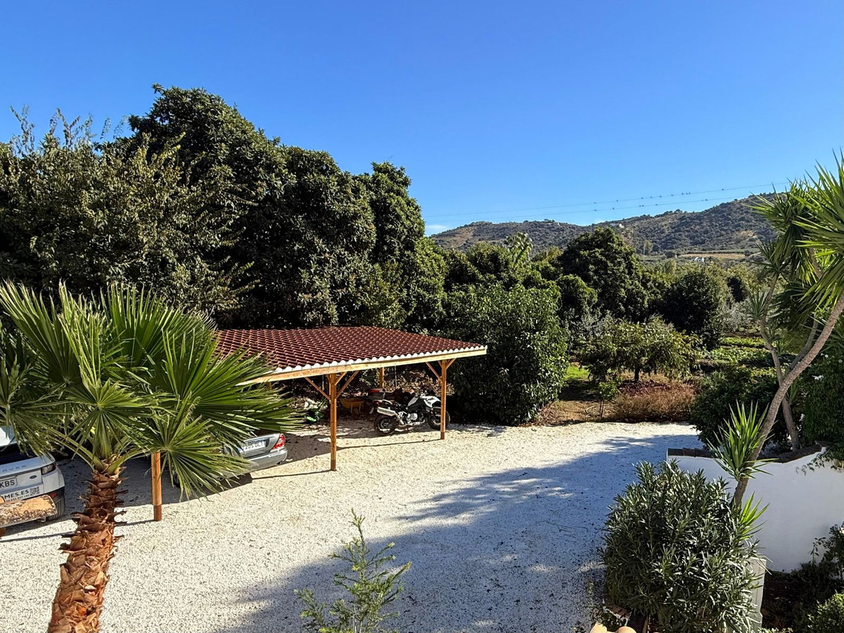5 Bed Townhouse for sale in Coín Costa Del Sol, Málaga, Spain