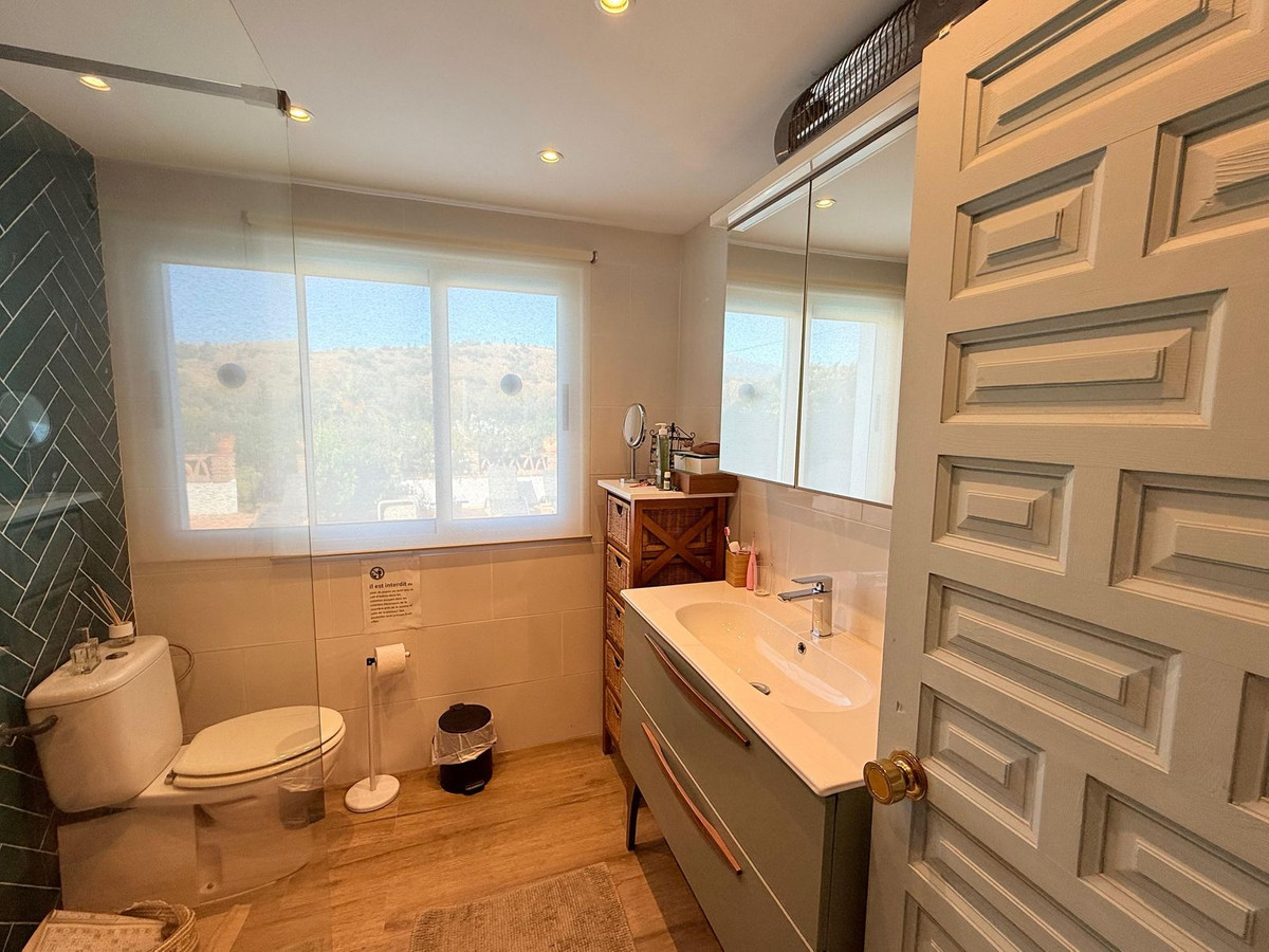 5 Bed Townhouse for sale in Coín Costa Del Sol, Málaga, Spain