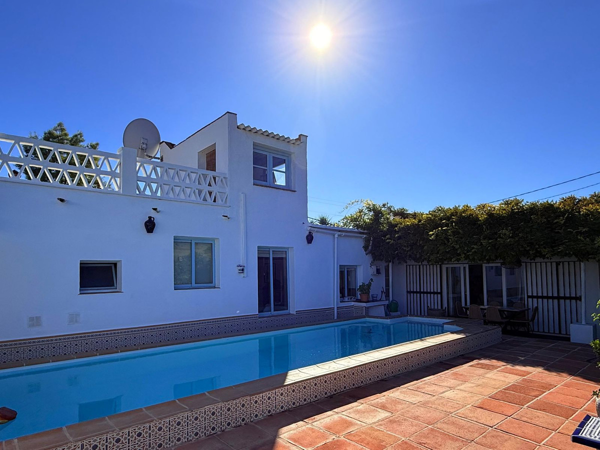 5 Bed Townhouse for sale in Coín Costa Del Sol, Málaga, Spain