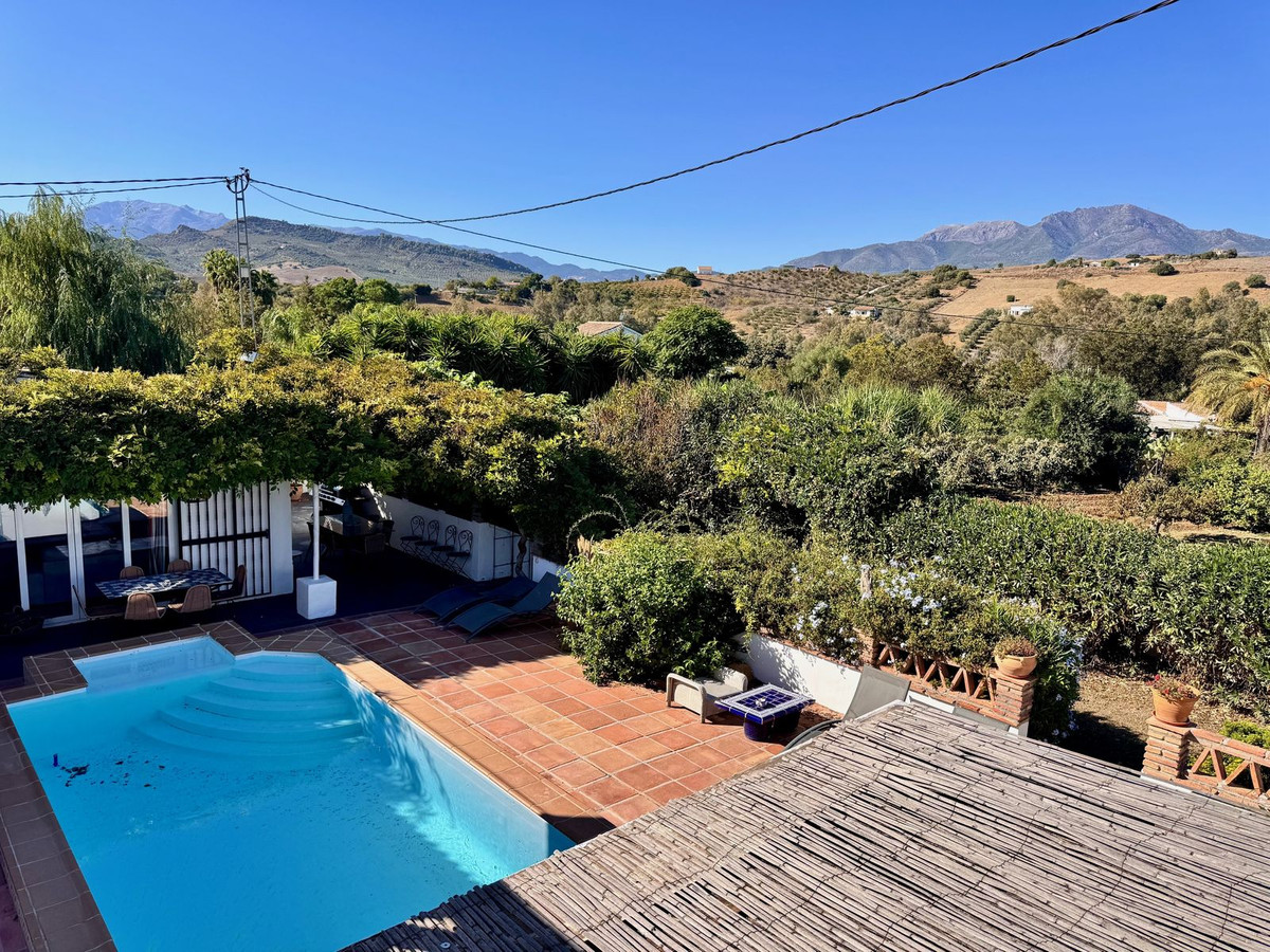 5 Bed Townhouse for sale in Coín Costa Del Sol, Málaga, Spain