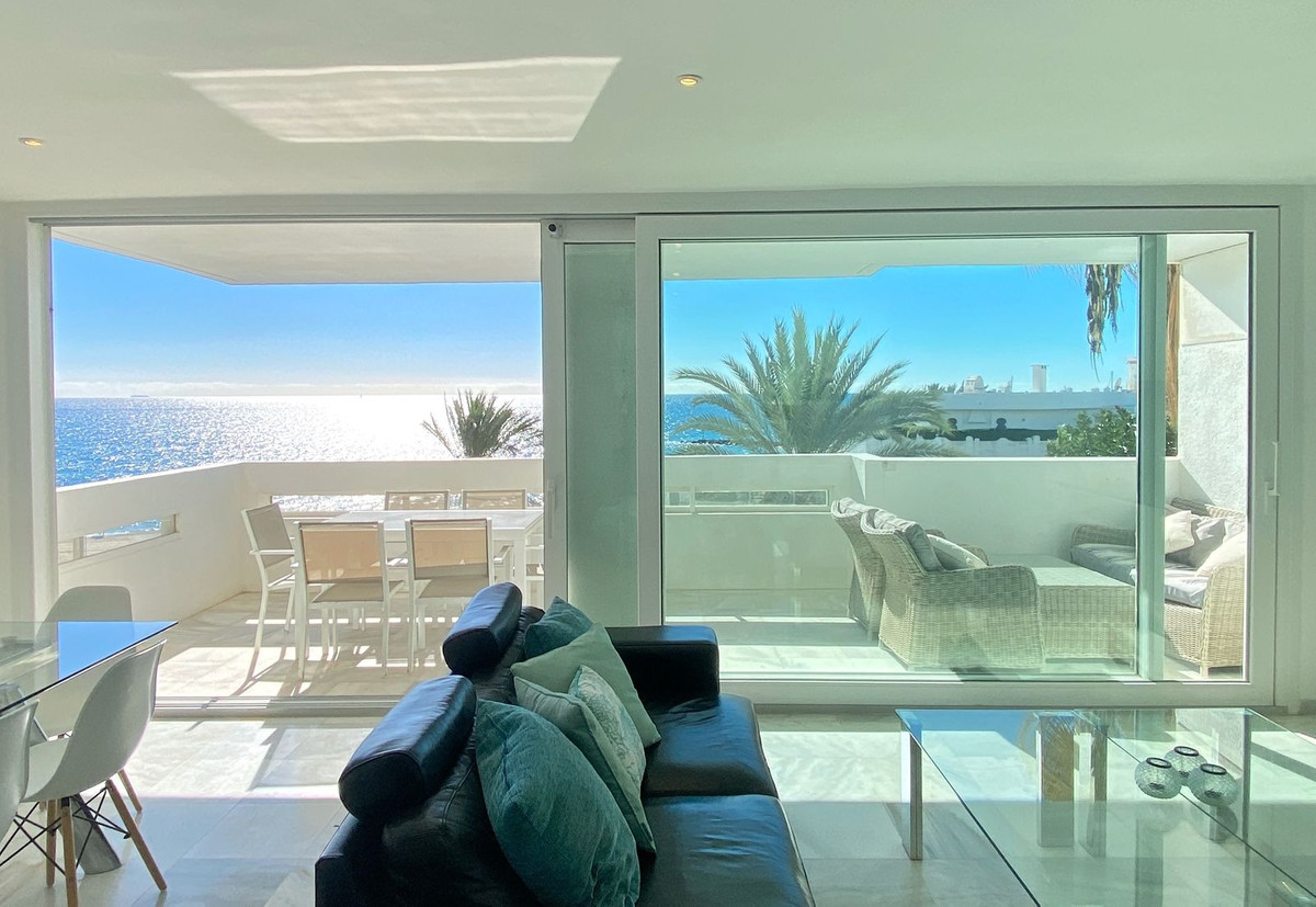 3 Bed Apartment for sale in Marbella Costa Del Sol, Málaga, Spain