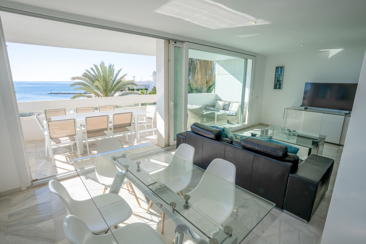 3 Bed Apartment for sale in Marbella Costa Del Sol, Málaga, Spain