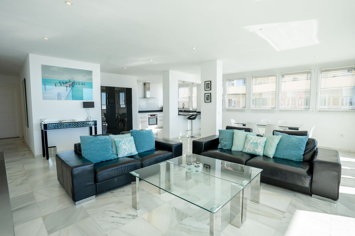 3 Bed Apartment for sale in Marbella Costa Del Sol, Málaga, Spain
