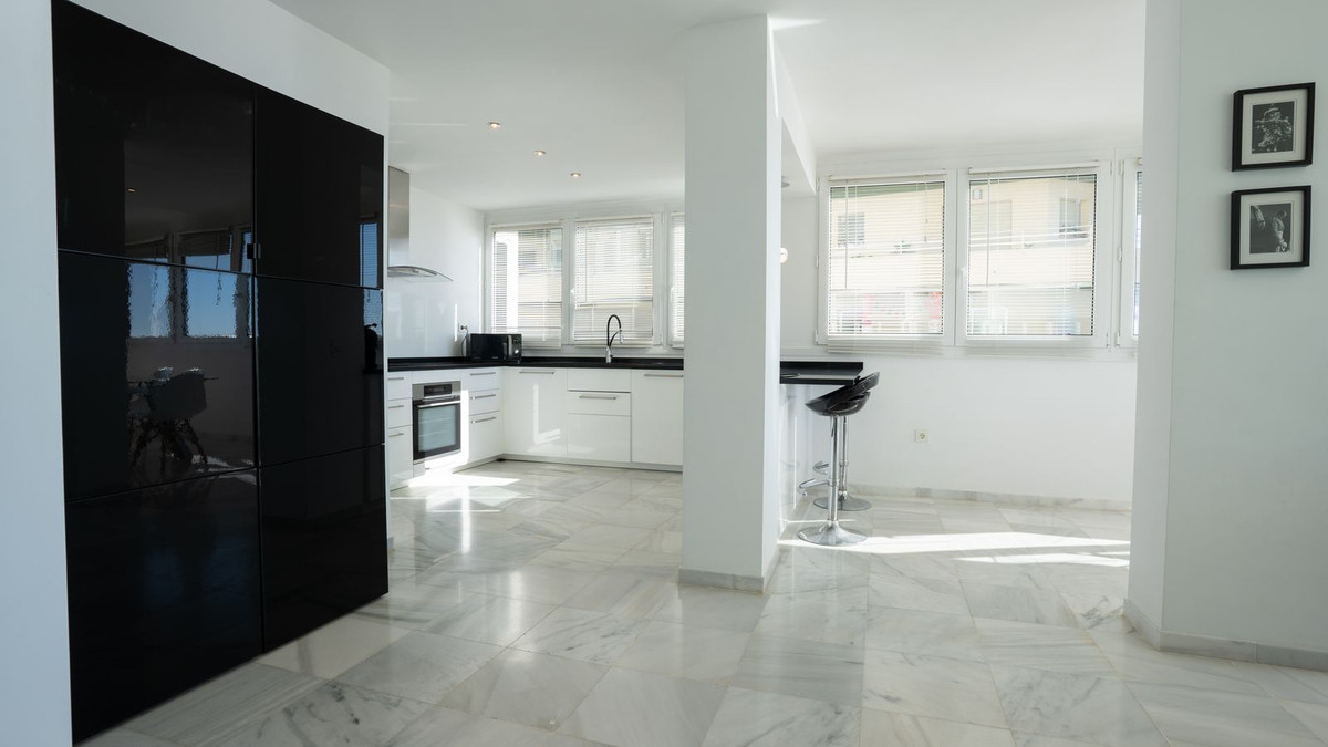 3 Bed Apartment for sale in Marbella Costa Del Sol, Málaga, Spain