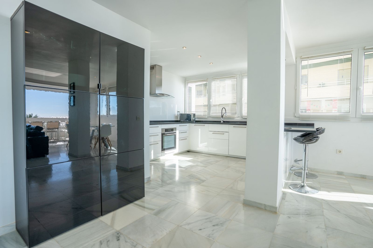 3 Bed Apartment for sale in Marbella Costa Del Sol, Málaga, Spain
