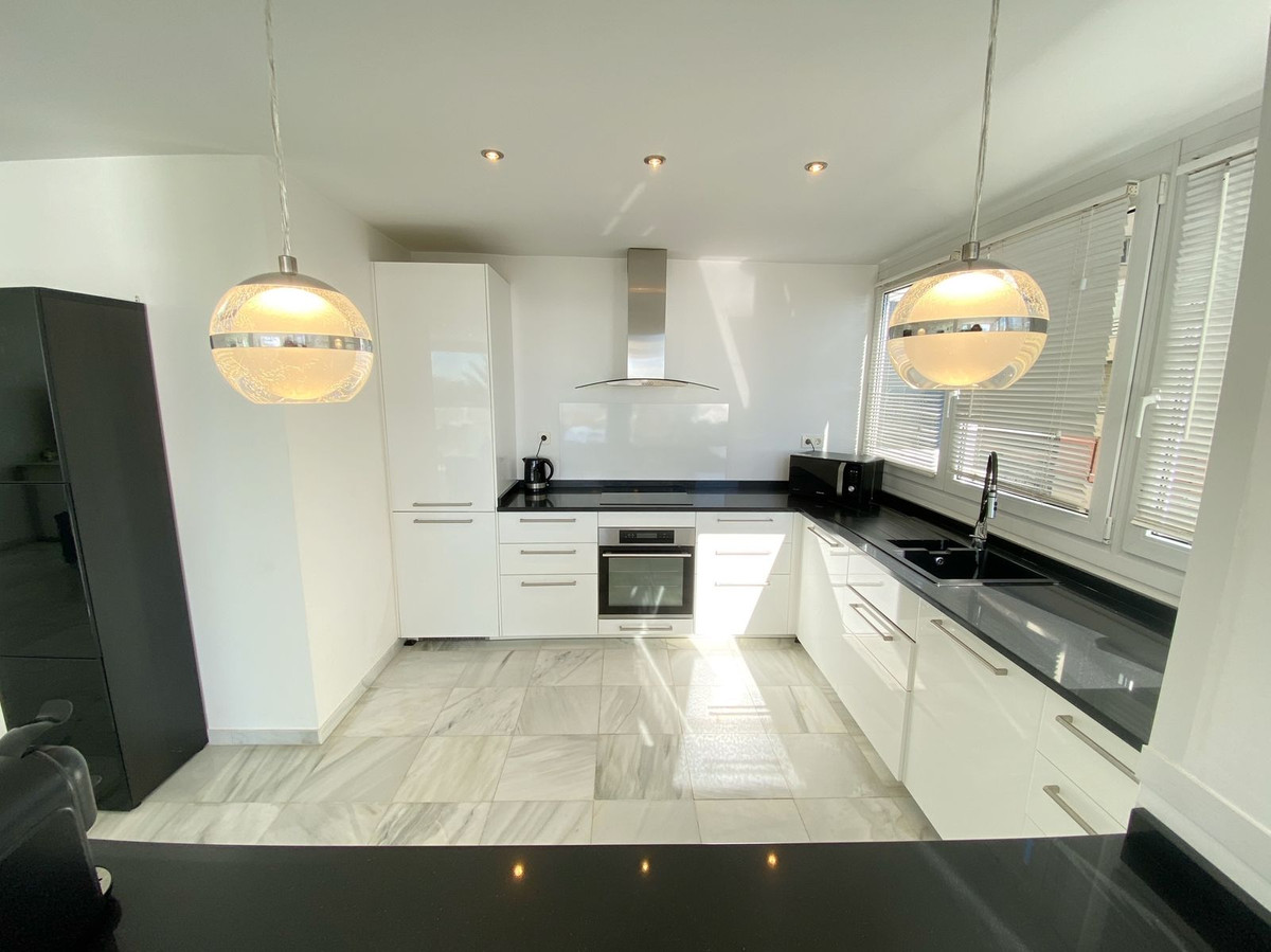3 Bed Apartment for sale in Marbella Costa Del Sol, Málaga, Spain