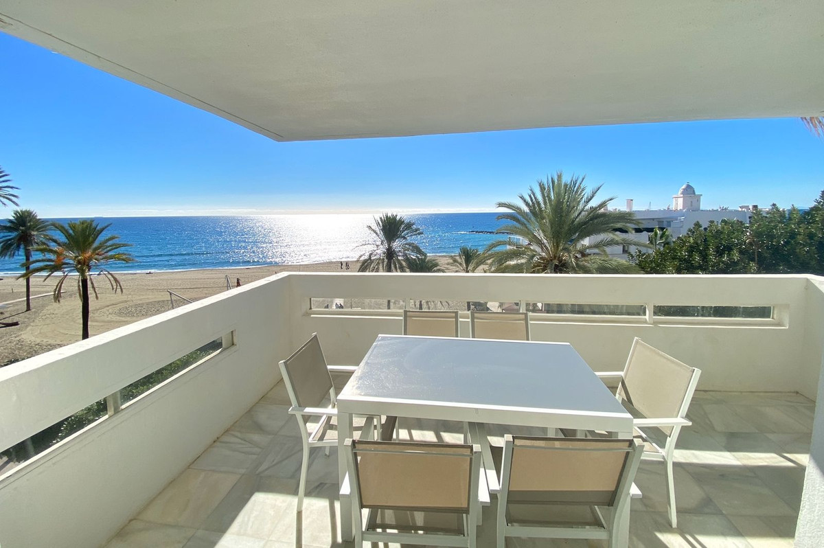 3 Bed Apartment for sale in Marbella Costa Del Sol, Málaga, Spain