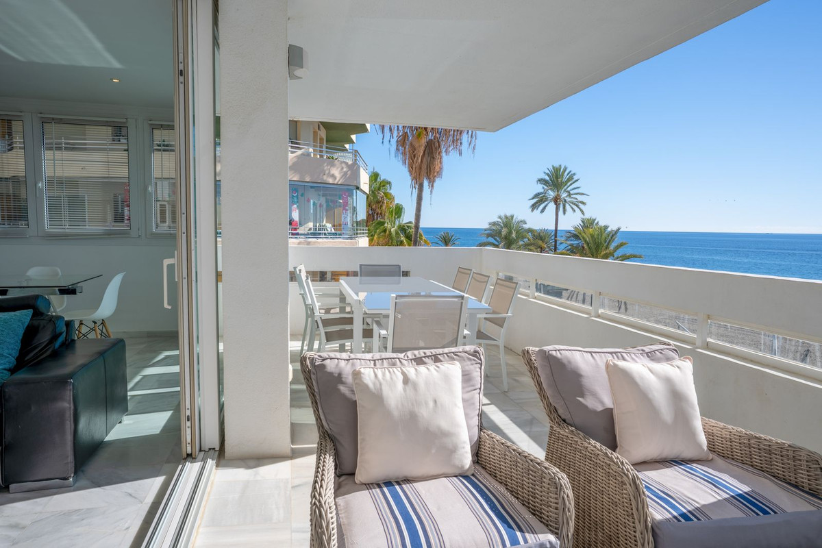 3 Bed Apartment for sale in Marbella Costa Del Sol, Málaga, Spain