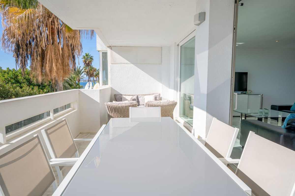 3 Bed Apartment for sale in Marbella Costa Del Sol, Málaga, Spain