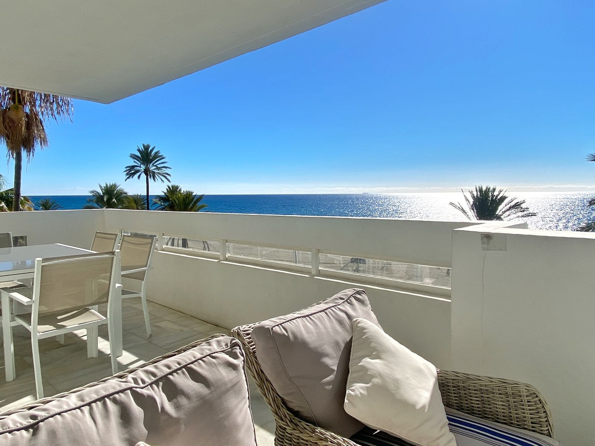 3 Bed Apartment for sale in Marbella Costa Del Sol, Málaga, Spain