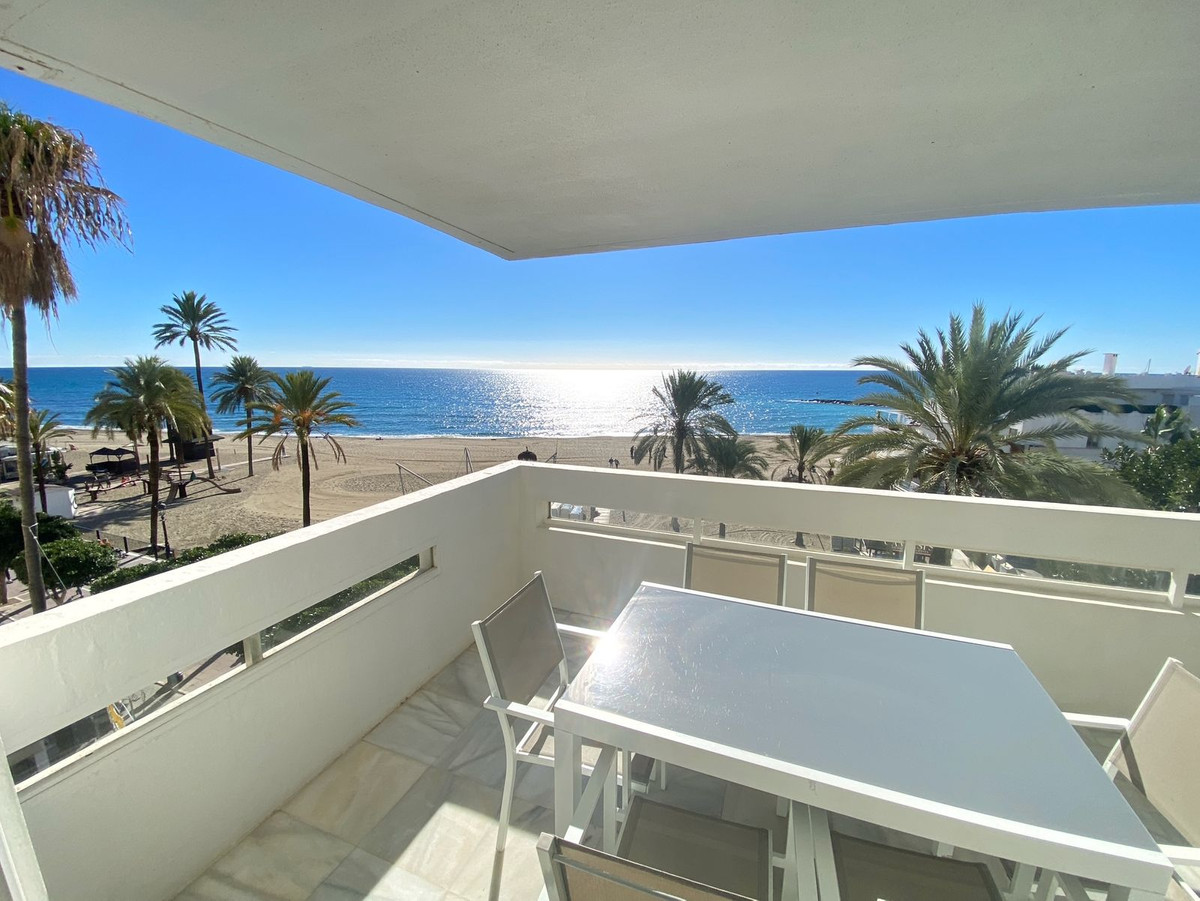3 Bed Apartment for sale in Marbella Costa Del Sol, Málaga, Spain