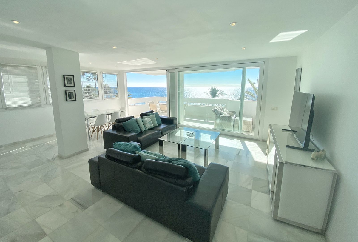 3 Bed Apartment for sale in Marbella Costa Del Sol, Málaga, Spain