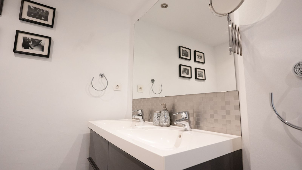 3 Bed Apartment for sale in Marbella Costa Del Sol, Málaga, Spain