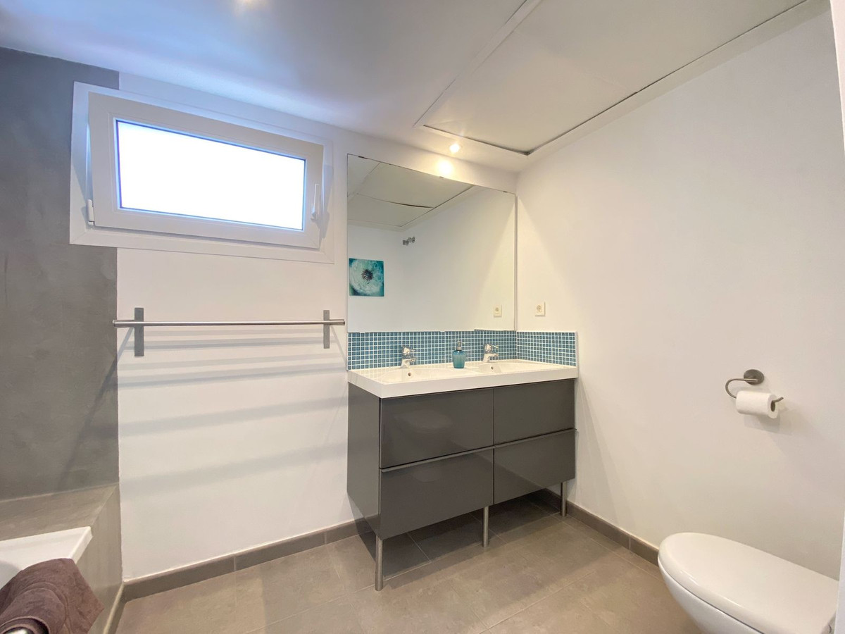 3 Bed Apartment for sale in Marbella Costa Del Sol, Málaga, Spain