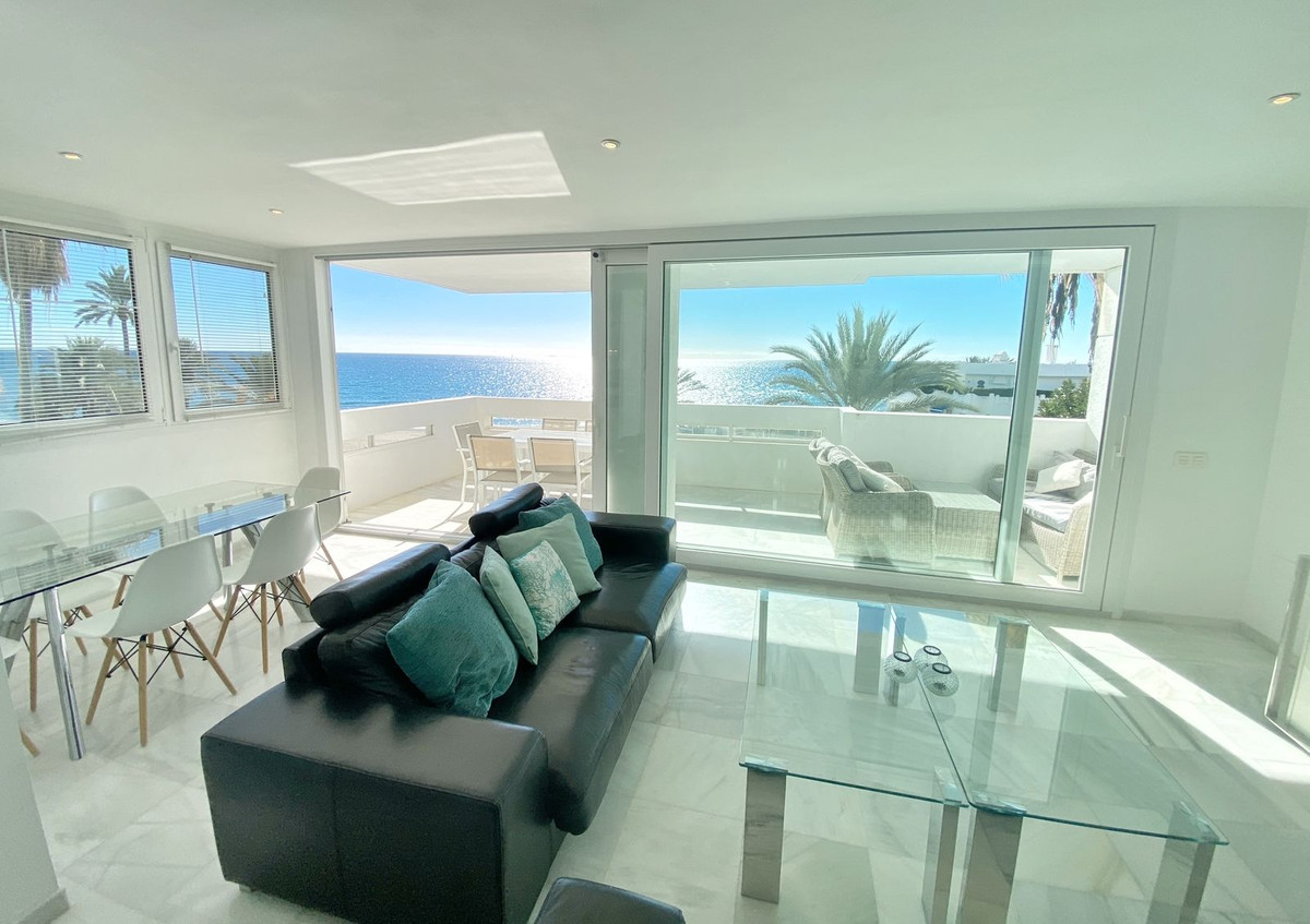 3 Bed Apartment for sale in Marbella Costa Del Sol, Málaga, Spain