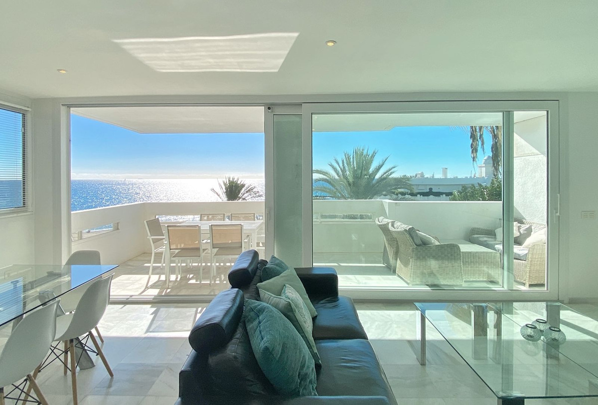 3 Bed Apartment for sale in Marbella Costa Del Sol, Málaga, Spain