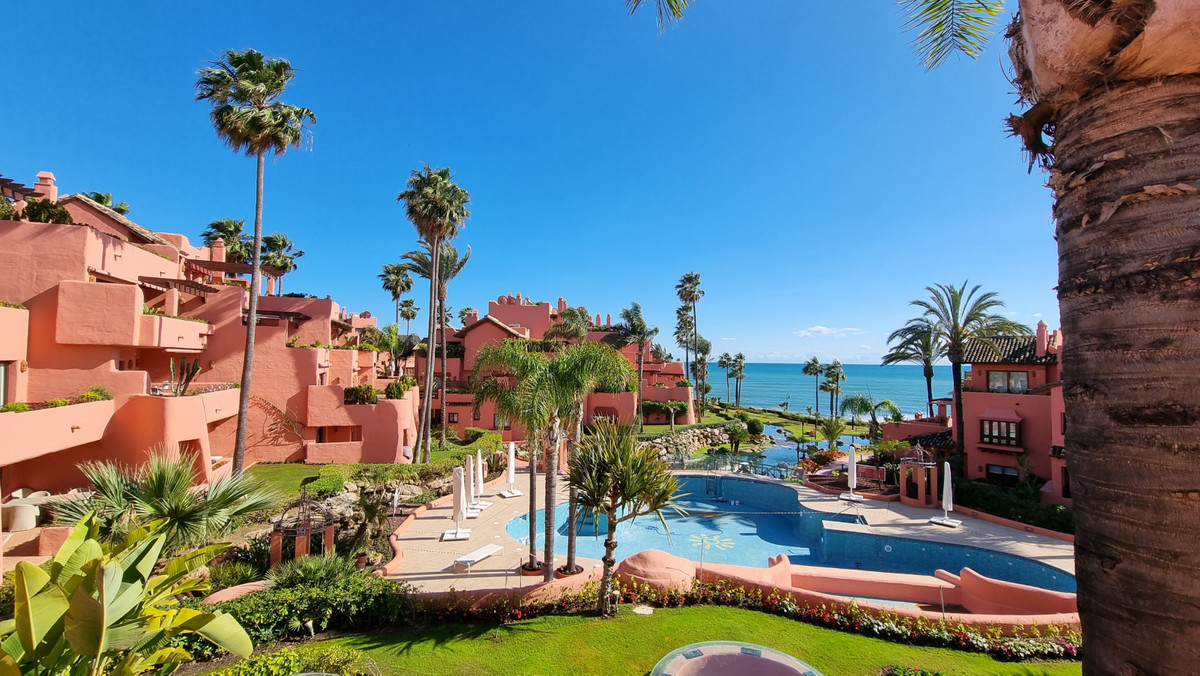 2 Bed Apartment for sale in Estepona Costa Del Sol, Málaga, Spain