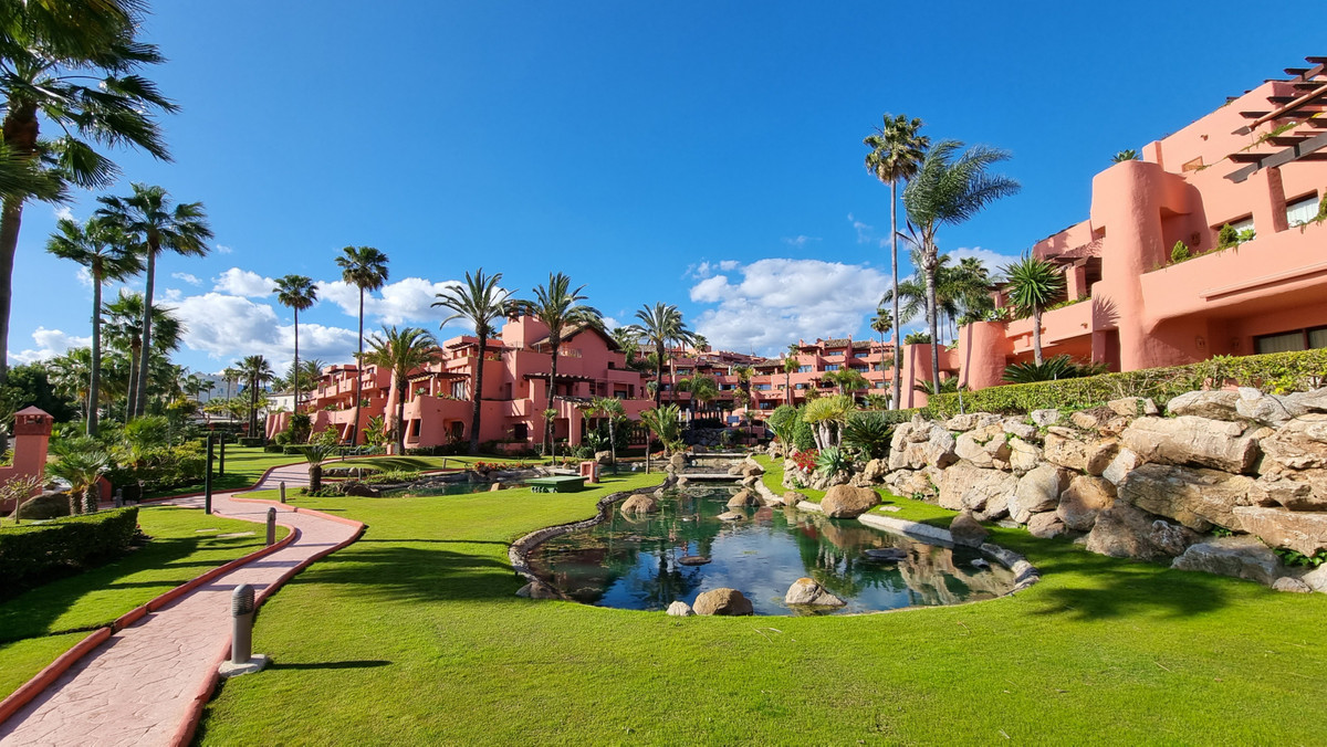 2 Bed Apartment for sale in Estepona Costa Del Sol, Málaga, Spain