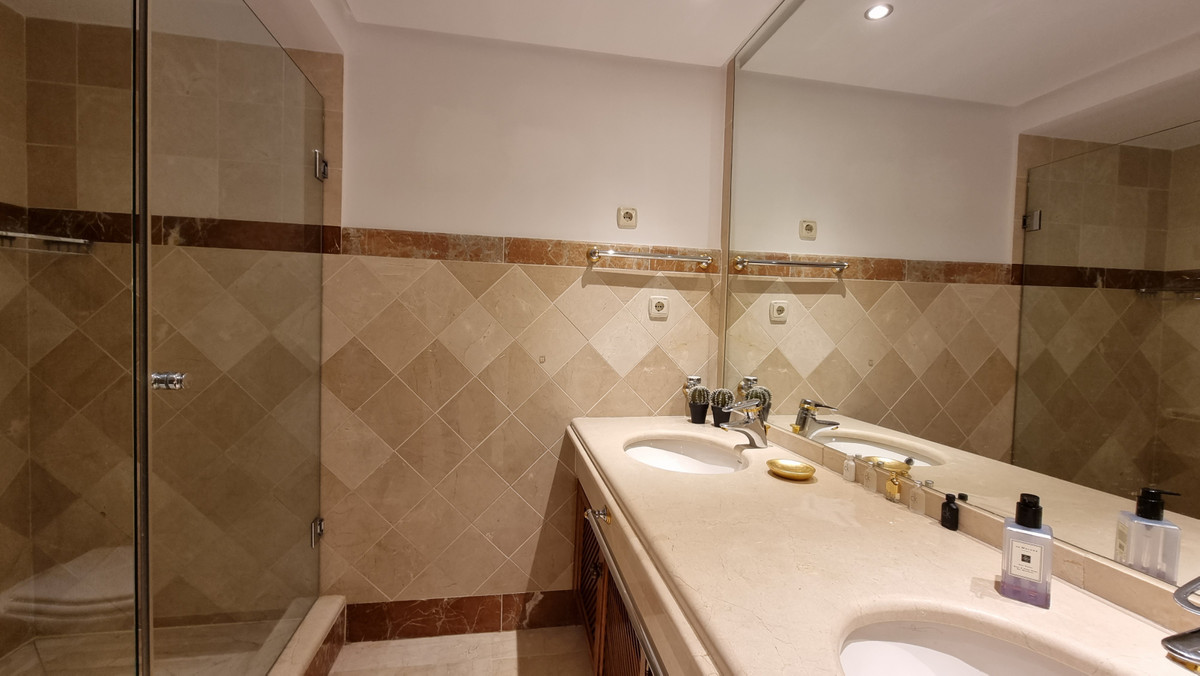 2 Bed Apartment for sale in Estepona Costa Del Sol, Málaga, Spain