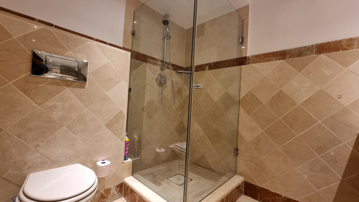 2 Bed Apartment for sale in Estepona Costa Del Sol, Málaga, Spain
