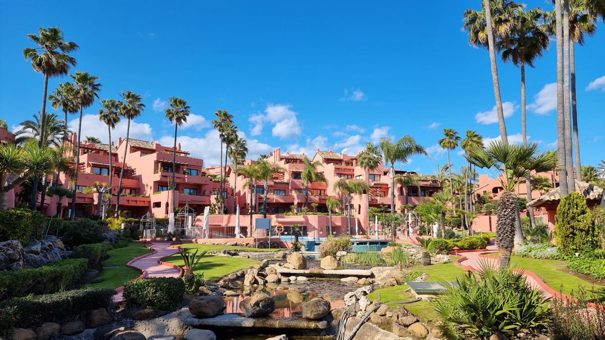 2 Bed Apartment for sale in Estepona Costa Del Sol, Málaga, Spain