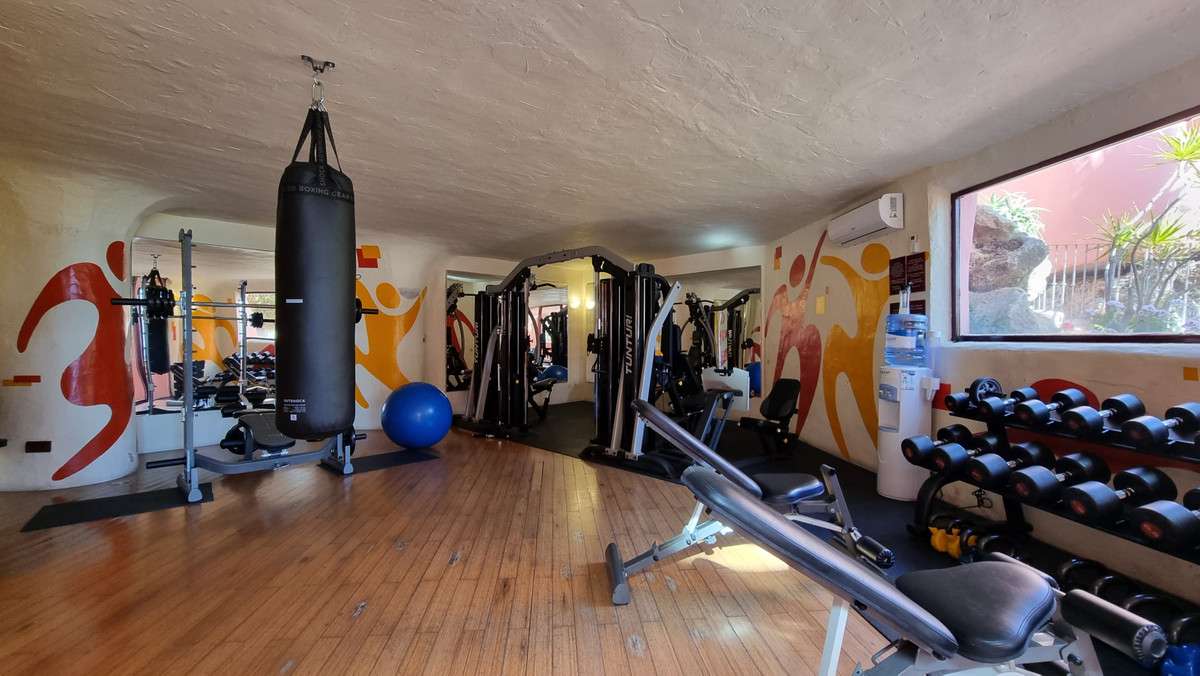 2 Bed Apartment for sale in Estepona Costa Del Sol, Málaga, Spain