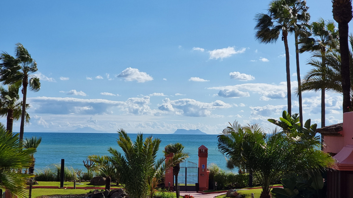 2 Bed Apartment for sale in Estepona Costa Del Sol, Málaga, Spain