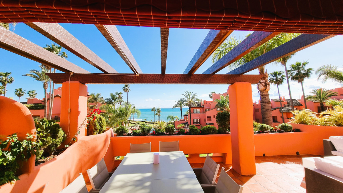 2 Bed Apartment for sale in Estepona Costa Del Sol, Málaga, Spain