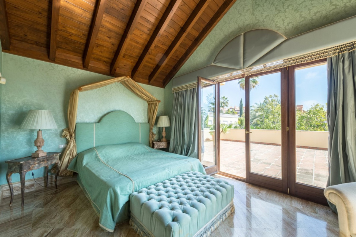 Se vende Villa - Chalet de 6 dormitorios en Costa Del Sol, Málaga, España