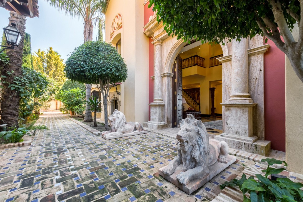 Se vende Villa - Chalet de 6 dormitorios en Costa Del Sol, Málaga, España