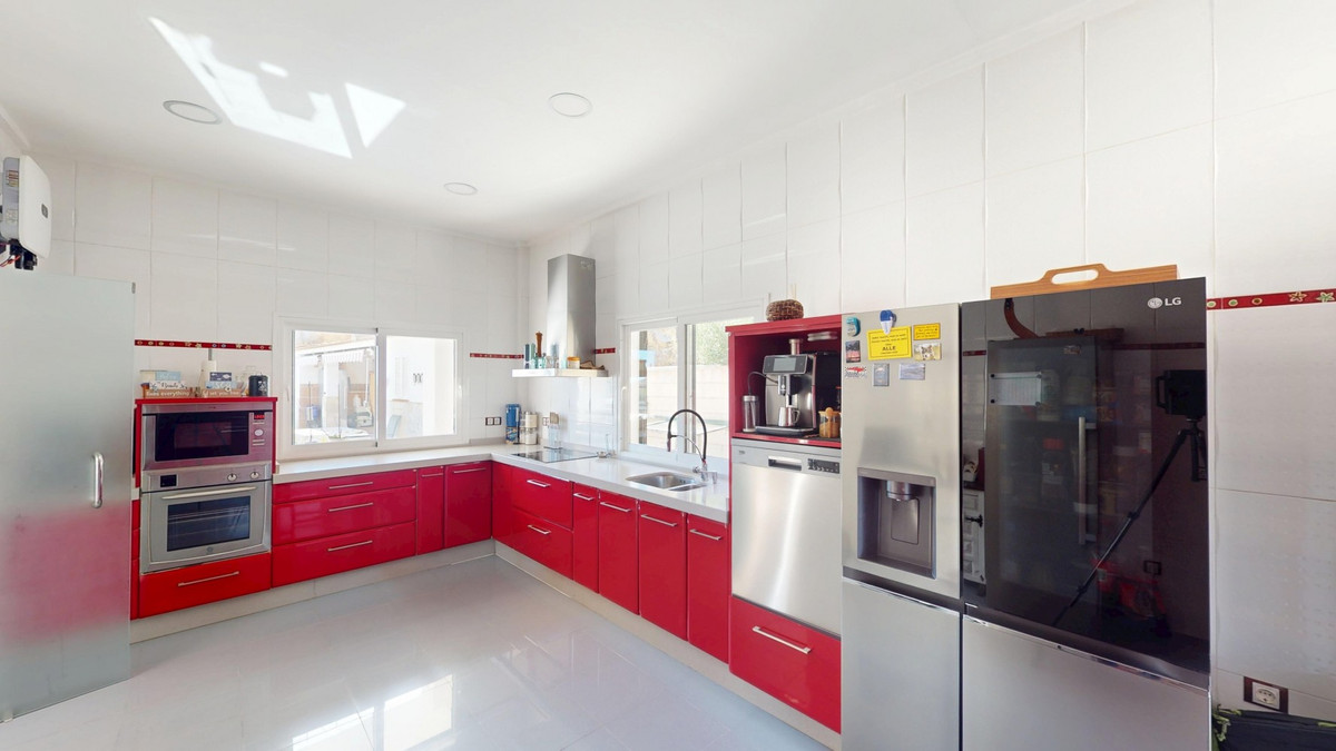 Se vende Villa - Chalet de 4 dormitorios en Costa Del Sol East, Málaga, España
