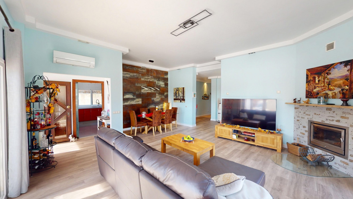Se vende Villa - Chalet de 4 dormitorios en Costa Del Sol East, Málaga, España