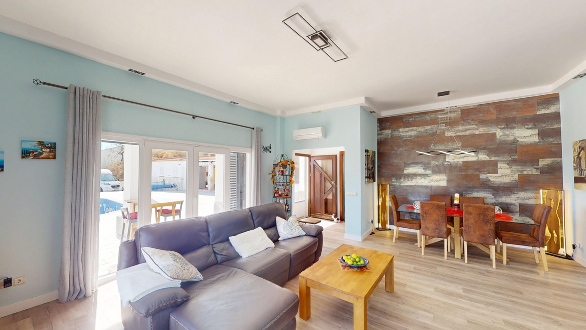 Se vende Villa - Chalet de 4 dormitorios en Costa Del Sol East, Málaga, España