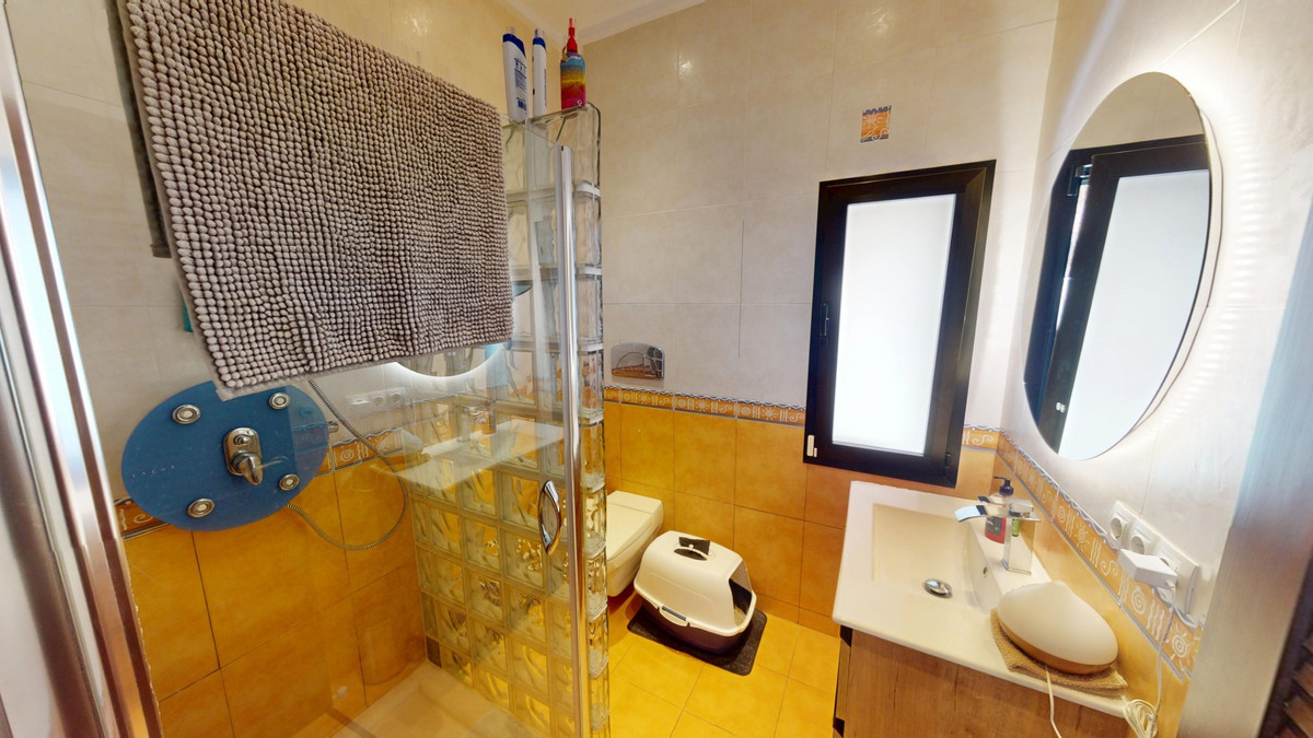 Se vende Villa - Chalet de 4 dormitorios en Costa Del Sol East, Málaga, España