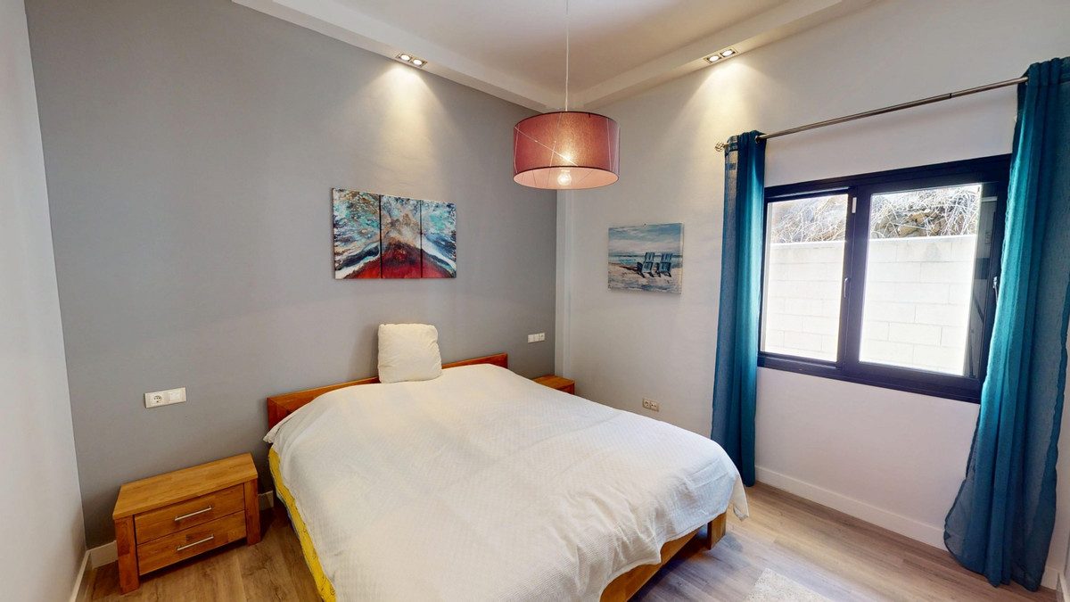 Se vende Villa - Chalet de 4 dormitorios en Costa Del Sol East, Málaga, España