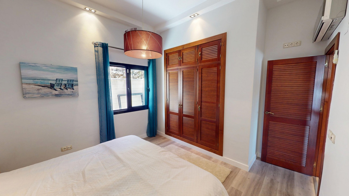 Se vende Villa - Chalet de 4 dormitorios en Costa Del Sol East, Málaga, España