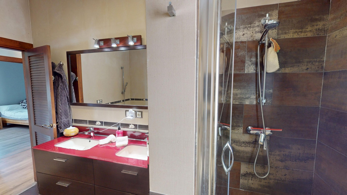 Se vende Villa - Chalet de 4 dormitorios en Costa Del Sol East, Málaga, España