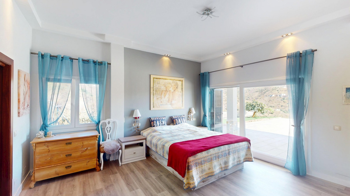 Se vende Villa - Chalet de 4 dormitorios en Costa Del Sol East, Málaga, España