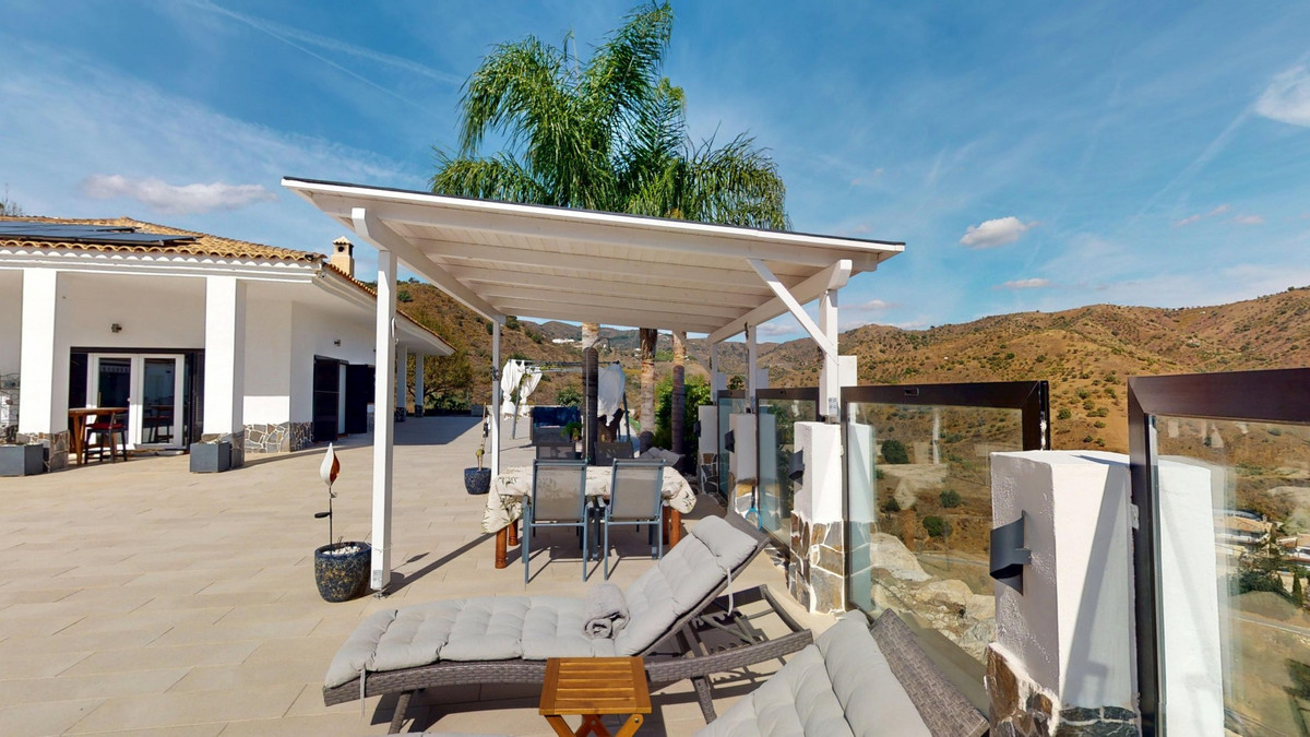 Se vende Villa - Chalet de 4 dormitorios en Costa Del Sol East, Málaga, España