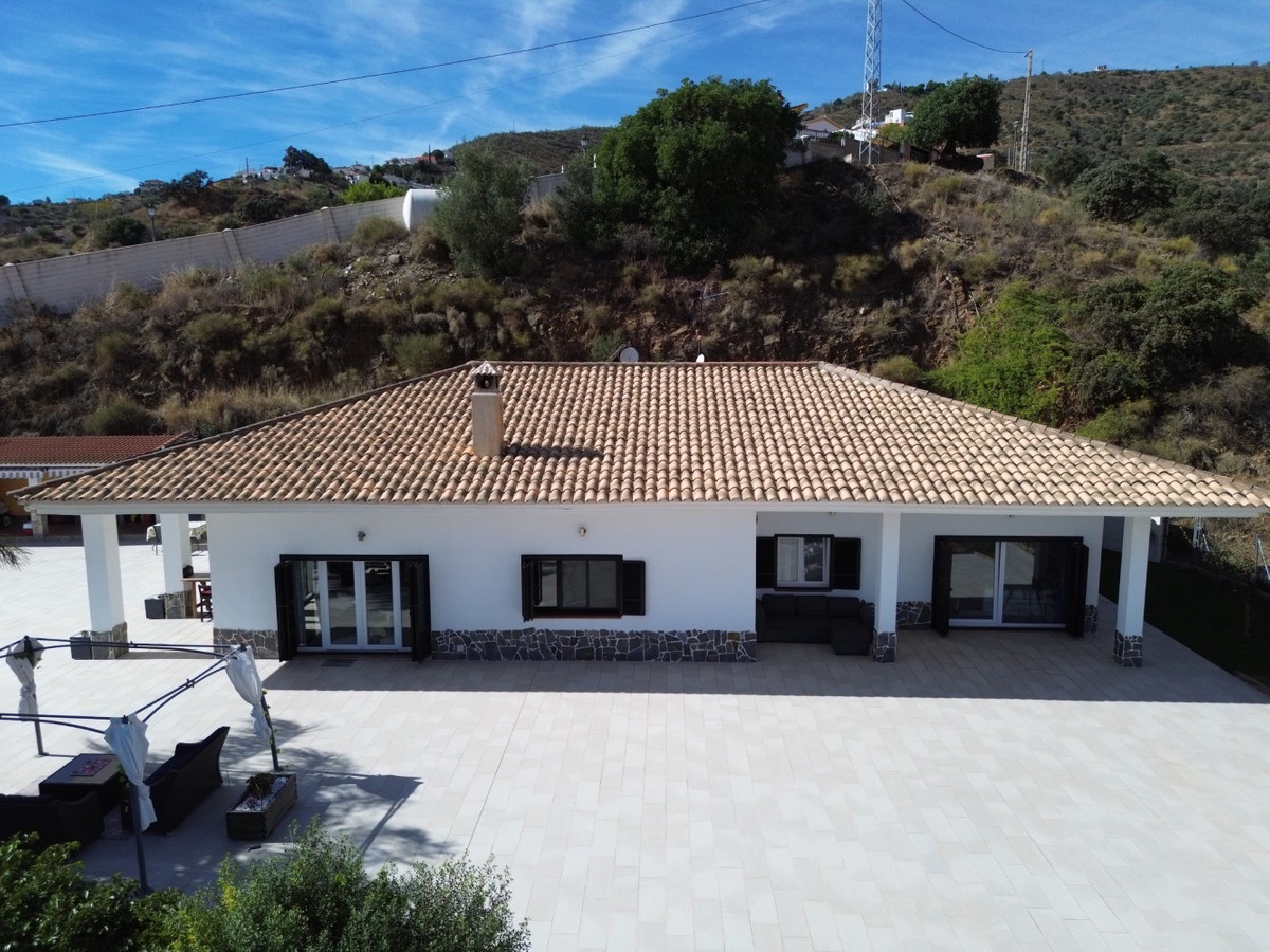 Se vende Villa - Chalet de 4 dormitorios en Costa Del Sol East, Málaga, España