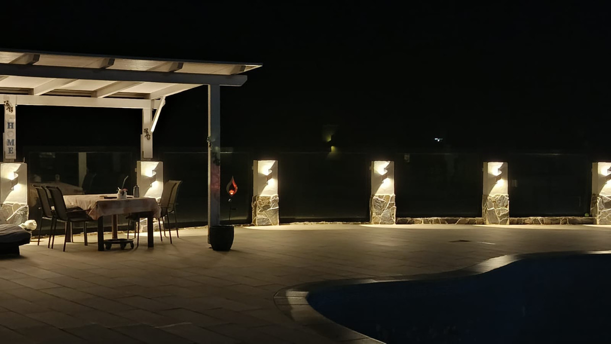 Se vende Villa - Chalet de 4 dormitorios en Costa Del Sol East, Málaga, España
