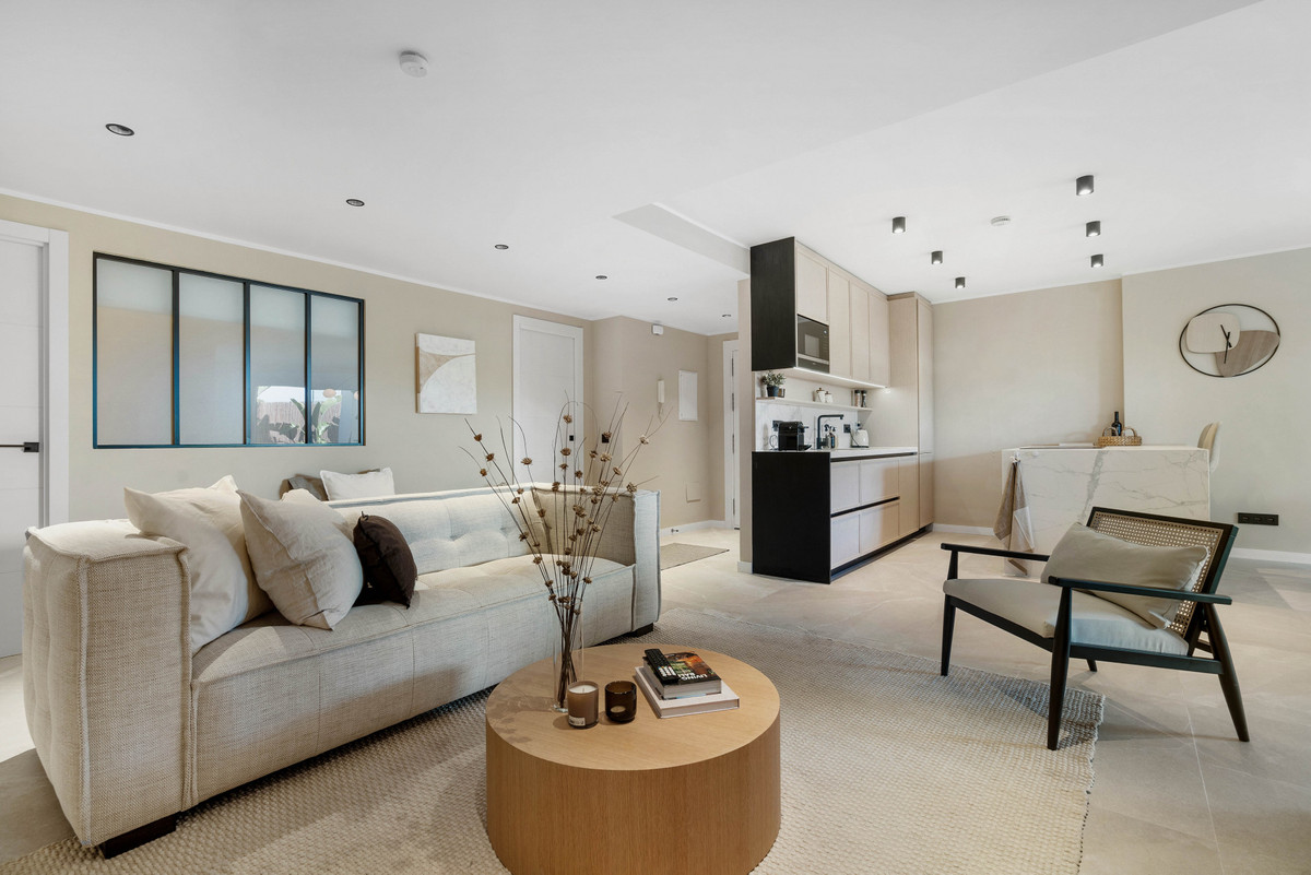 4 Bed Apartment for sale in Nueva Andalucía Costa Del Sol, Málaga, Spain