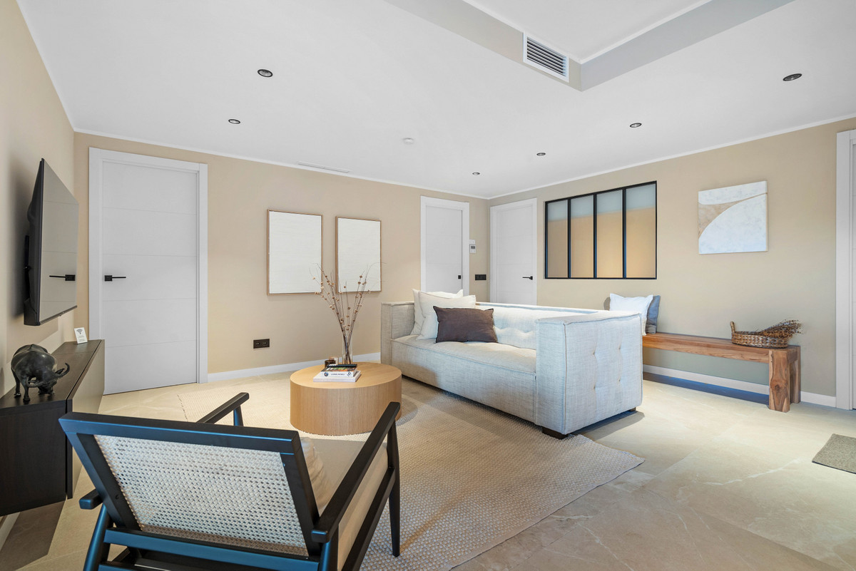 4 Bed Apartment for sale in Nueva Andalucía Costa Del Sol, Málaga, Spain